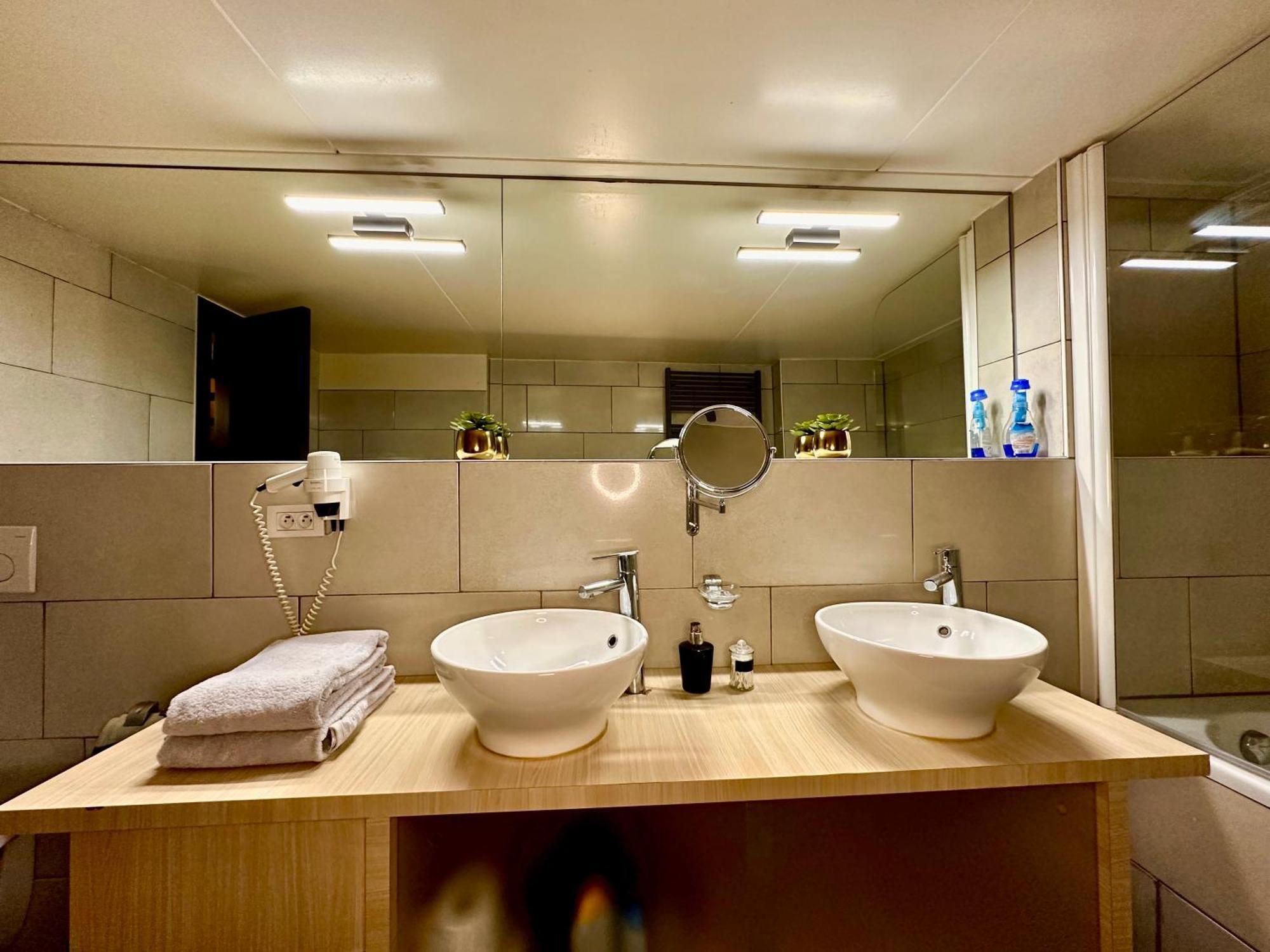 Luxury Suites Castel By Rikas Hotels Antwerp Luaran gambar